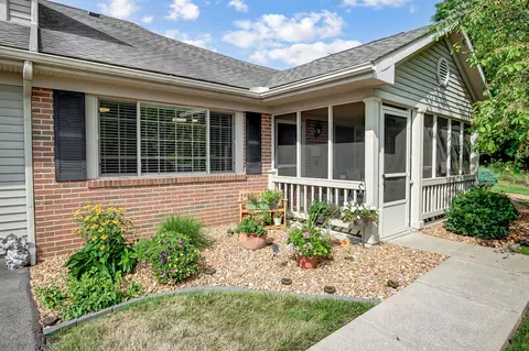 3766 Colony Hill Dr, Zanesville, OH 43701