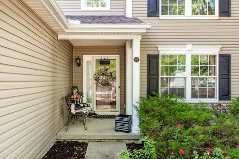 Exterior - 87 Brooksedge Dr E, Pataskala, OH 43062 photo 2 of 6