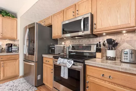 Kitchen - 87 Brooksedge Dr E, Pataskala, OH 43062 photo 3 of 4