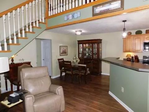 533 Edgehill Cir, Logan, OH 43138 photo 5