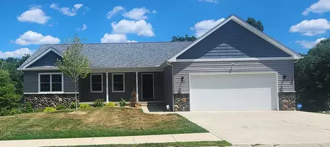 796 Edgehill Dr, Logan, OH 43138