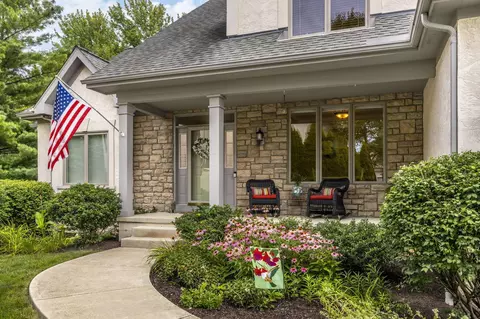 560 Pinegrove Pl, Gahanna, OH 43230