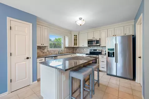 Kitchen - 2860 Jericho Pl, Delaware, OH 43015 photo 2 of 4