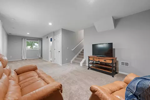 Living - 2860 Jericho Pl, Delaware, OH 43015 photo 6 of 6