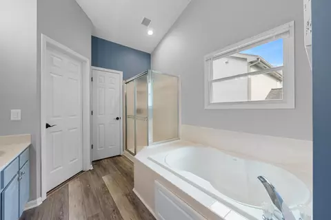 Bath - 2860 Jericho Pl, Delaware, OH 43015 photo 3 of 5