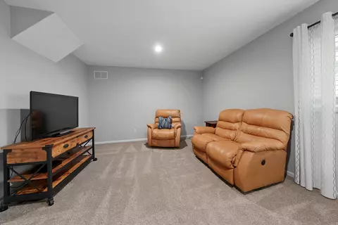 Living - 2860 Jericho Pl, Delaware, OH 43015 photo 4 of 6