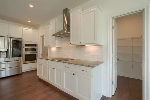 Kitchen - 832 Pathlow Dr, Pickerington, OH 43147 photo 4 of 6