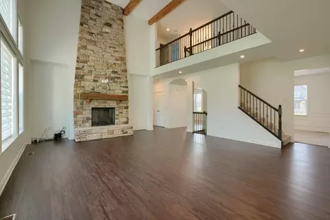 Living - 832 Pathlow Dr, Pickerington, OH 43147 photo 4 of 12