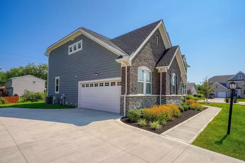 Exterior - 832 Pathlow Dr, Pickerington, OH 43147 photo 13 of 14