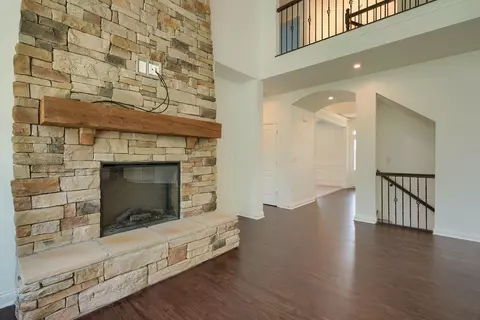 Living - 832 Pathlow Dr, Pickerington, OH 43147 photo 5 of 12