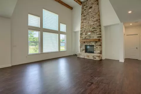 Living - 832 Pathlow Dr, Pickerington, OH 43147 photo 2 of 12