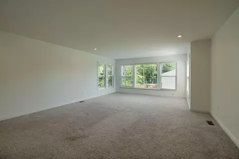 Living - 832 Pathlow Dr, Pickerington, OH 43147 photo 10 of 12