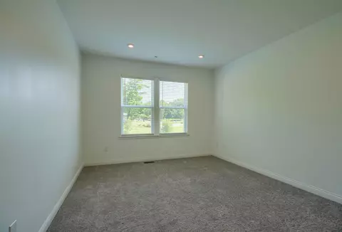 Bedroom - 832 Pathlow Dr, Pickerington, OH 43147 photo 1 of 7
