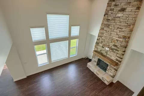 Living - 832 Pathlow Dr, Pickerington, OH 43147 photo 8 of 12