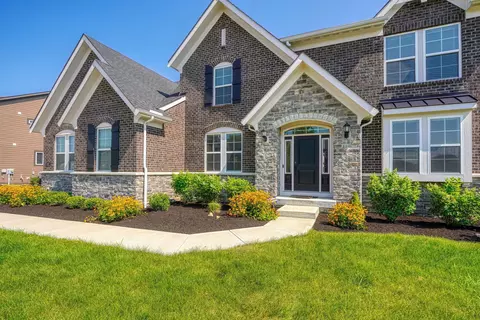 Exterior - 832 Pathlow Dr, Pickerington, OH 43147 photo 7 of 14