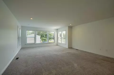 Living - 832 Pathlow Dr, Pickerington, OH 43147 photo 11 of 12
