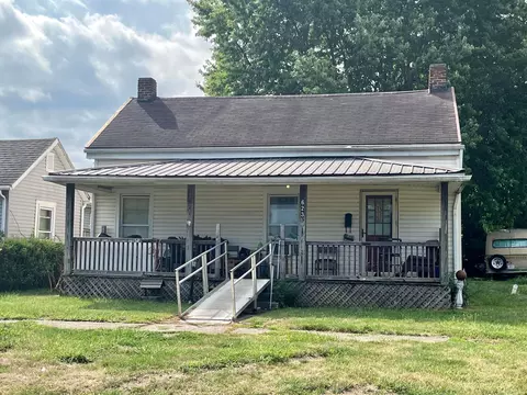 623 Rawling St, Washington Court House, OH 43160
