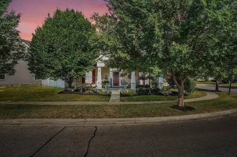 1703 Harbour Mist Dr, Grove City, OH 43123