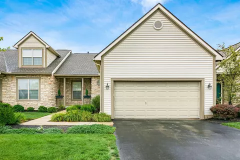 196 Pebble Creek Dr, Pataskala, OH 43062