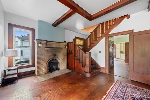 Entry Way - 1103 N Columbus St, Lancaster, OH 43130 photo 2 of 7