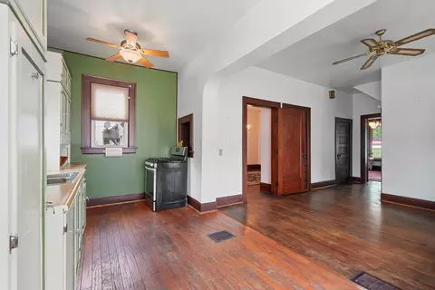 Entry Way - 1103 N Columbus St, Lancaster, OH 43130 photo 5 of 7