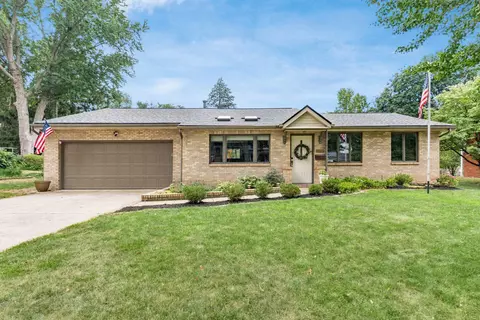 283 Hennessey Ave, Worthington, OH 43085