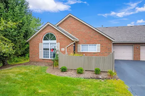 6853 Ridge Rock Dr #11, New Albany, OH 43054