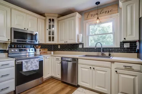 Kitchen - 3024 Old Clifton Rd, Springfield, OH 45502 photo 3 of 5
