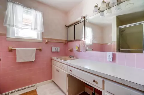 Bath - 3024 Old Clifton Rd, Springfield, OH 45502 photo 1 of 3