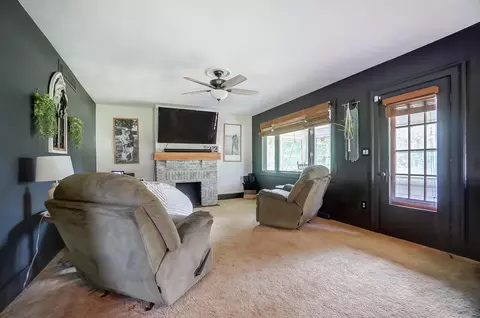 Living - 3024 Old Clifton Rd, Springfield, OH 45502 photo 2 of 8