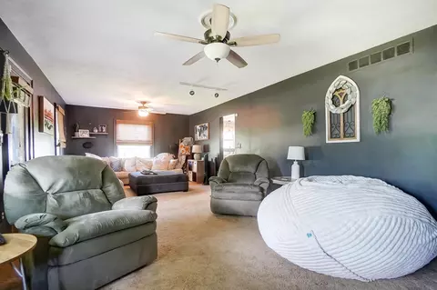 Living - 3024 Old Clifton Rd, Springfield, OH 45502 photo 3 of 8