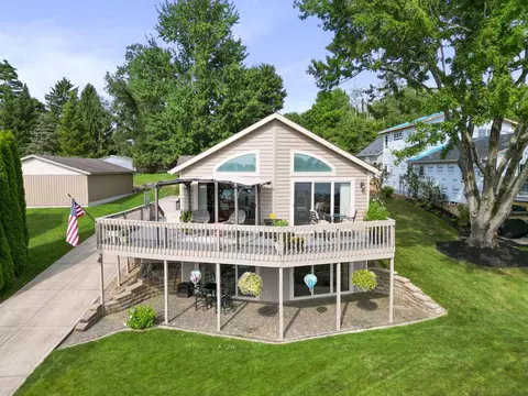 396 Lakeview Heights Dr, Howard, OH 43028