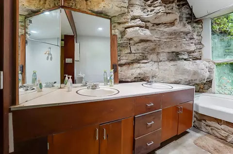 Bath - 4103 Old Mill Rd, Springfield, OH 45502 photo 5 of 6