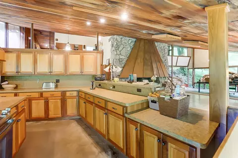 Kitchen - 4103 Old Mill Rd, Springfield, OH 45502 photo 4 of 8
