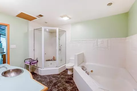 Bath - 4103 Old Mill Rd, Springfield, OH 45502 photo 2 of 6