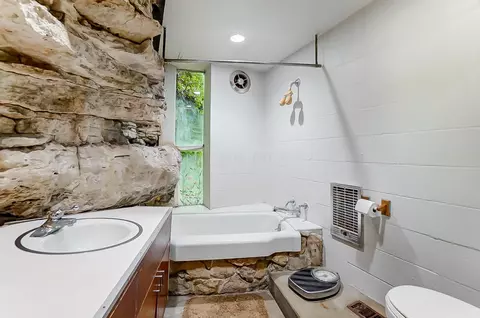 Bath - 4103 Old Mill Rd, Springfield, OH 45502 photo 6 of 6