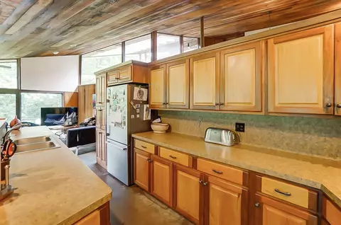 Kitchen - 4103 Old Mill Rd, Springfield, OH 45502 photo 5 of 8
