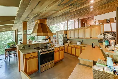 Kitchen - 4103 Old Mill Rd, Springfield, OH 45502 photo 2 of 8