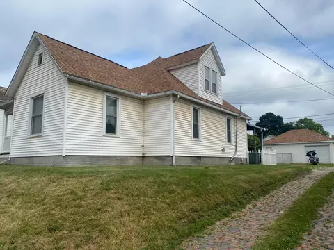 240 E Front St, Logan, OH 43138 photo 3
