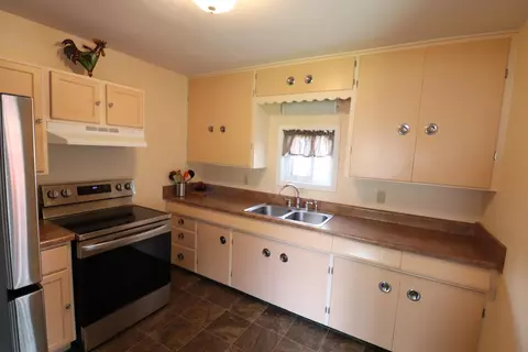 Kitchen - 348 Beech St, Green Camp, OH 43322 photo 1 of 3