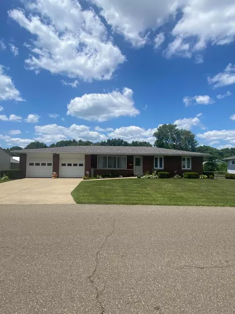 1877 Wandle Dr, Coshocton, OH 43812