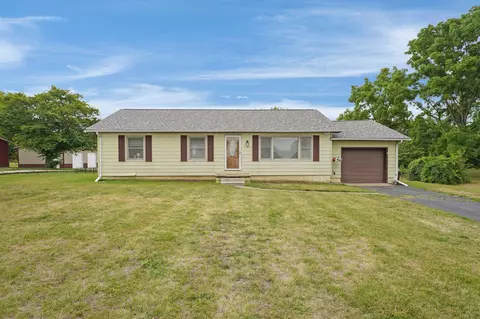 Exterior - 2940 Pine Dr, Circleville, OH 43113 photo 2 of 6