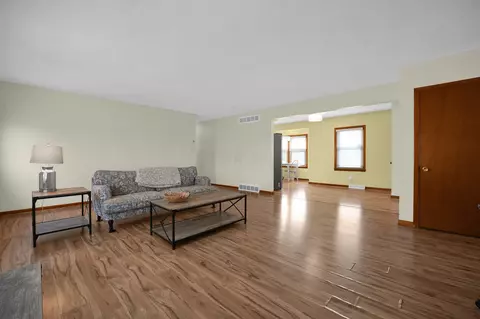 Living - 2940 Pine Dr, Circleville, OH 43113 photo 2 of 3