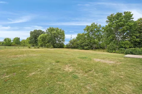 Exterior - 2940 Pine Dr, Circleville, OH 43113 photo 5 of 6