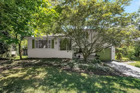211 Chaucer Ct, Worthington, OH 43085