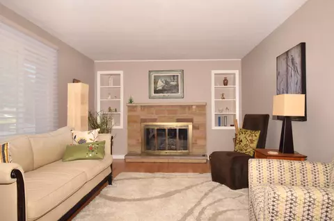 Living - 2933 Ashlar Dr, Springfield, OH 45503 photo 1 of 4
