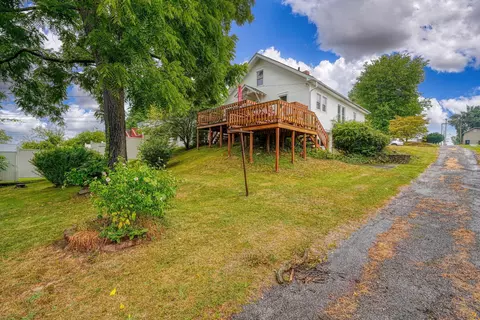 Exterior - 241 Cross St, Jackson, OH 45640 photo 4 of 10