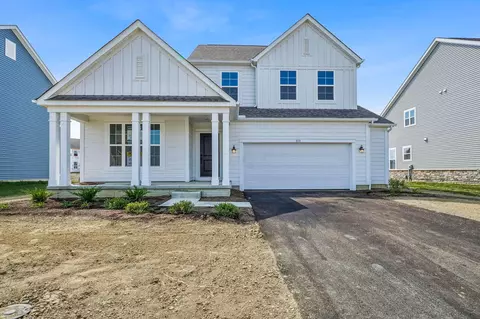 111 Maple Crest Dr, Lewis Center, OH 43035