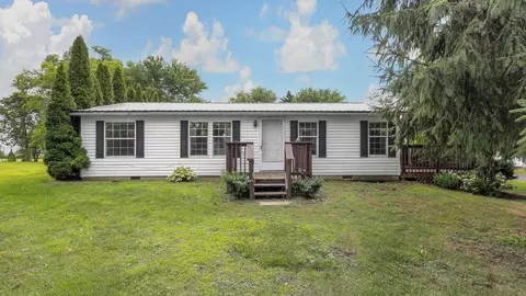 9178 W Lancaster Rd, Jeffersonville, OH 43128