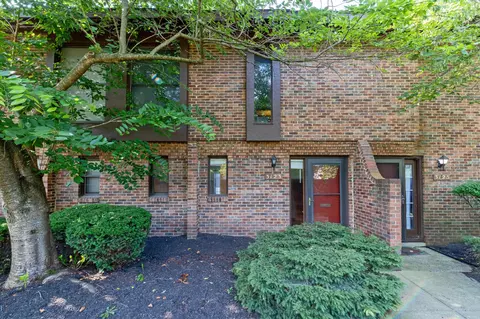 3123 Arlingtowne Ln, Columbus, OH 43221